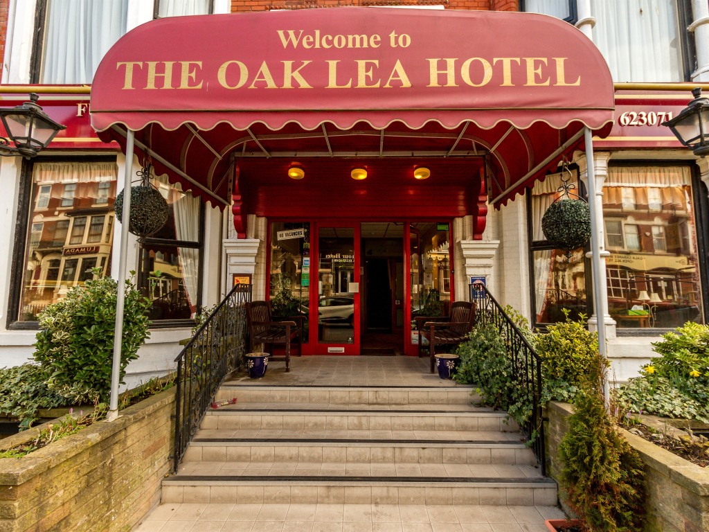 Oak Lea Hotel breakfast room
