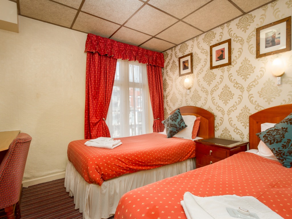 Oak Lea Hotel lounge